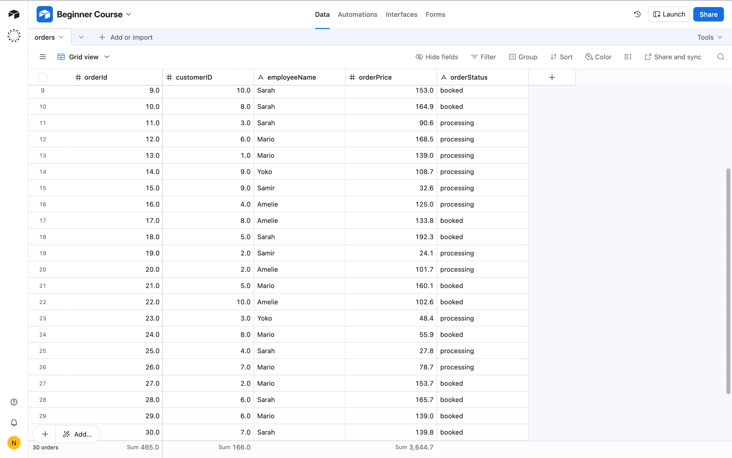 Tabel 'orders' di Airtable sekarang terisi penuh dengan 30 record data.