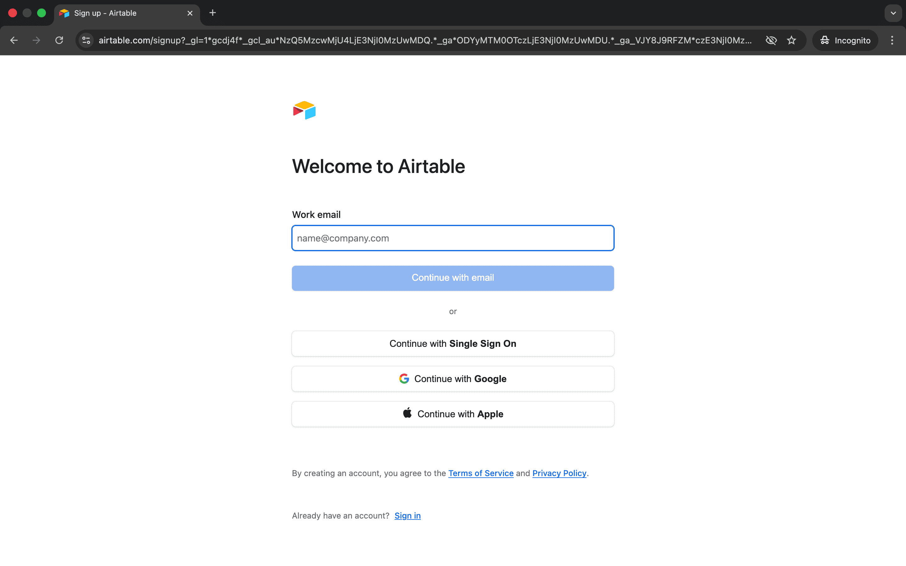 Antarmuka Airtable menampilkan tombol untuk membuat 'Base' baru.